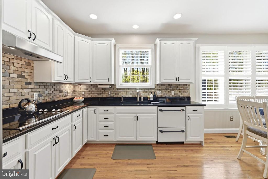 Image 14 of property listing at 1033 AVALON CT, Stevensville, MD 21666