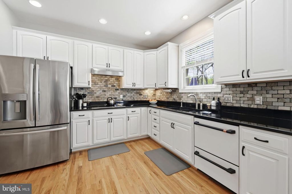 Image 16 of property listing at 1033 AVALON CT, Stevensville, MD 21666