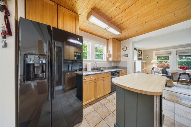 15 Kardway Street, South Kingstown, RI 02879
