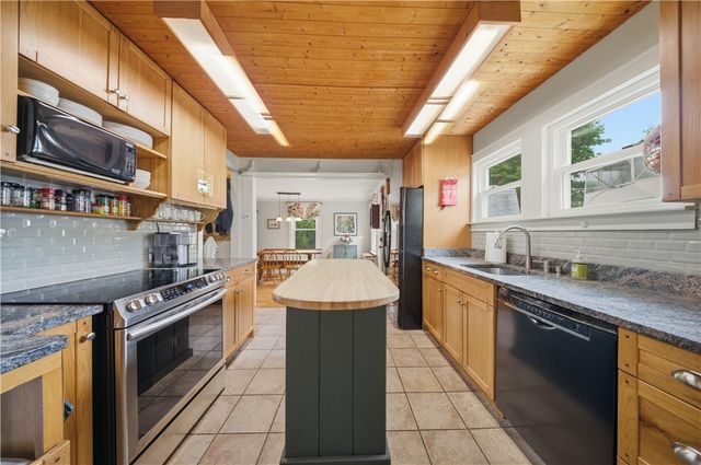 15 Kardway Street, South Kingstown, RI 02879