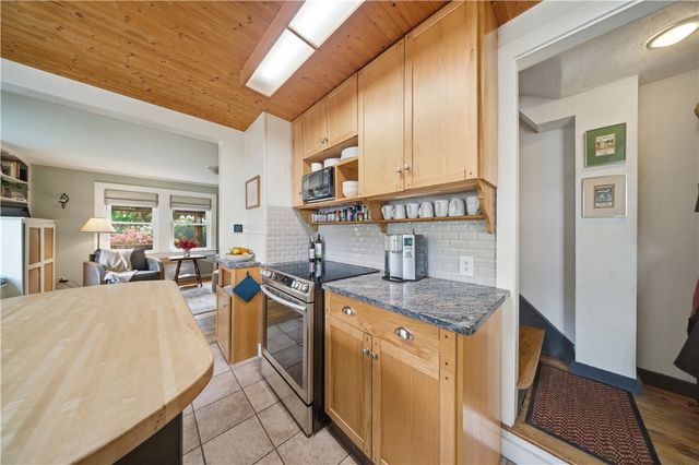 15 Kardway Street, South Kingstown, RI 02879