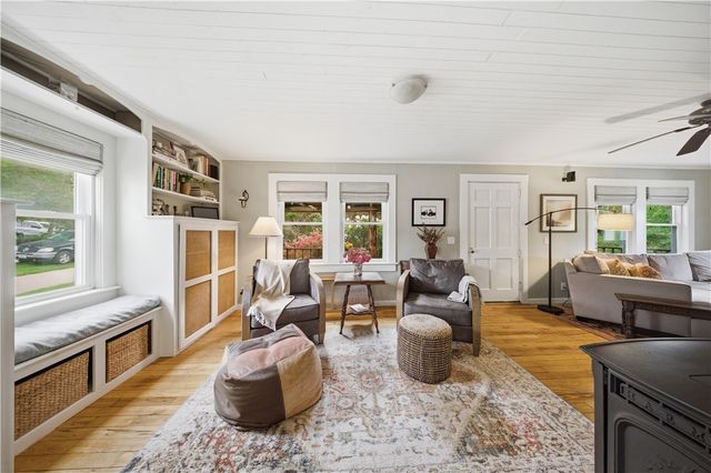 15 Kardway Street, South Kingstown, RI 02879