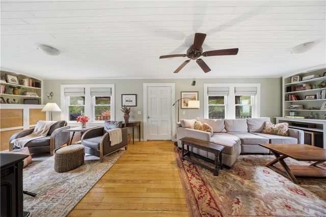 15 Kardway Street, South Kingstown, RI 02879