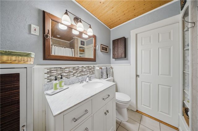 15 Kardway Street, South Kingstown, RI 02879