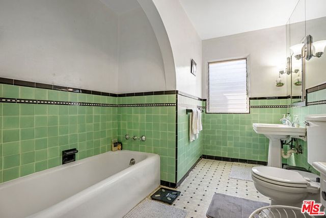 452 Smithwood Drive, Beverly Hills, CA 90212