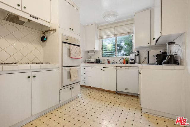 452 Smithwood Drive, Beverly Hills, CA 90212