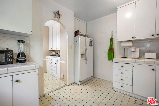 452 Smithwood Drive, Beverly Hills, CA 90212