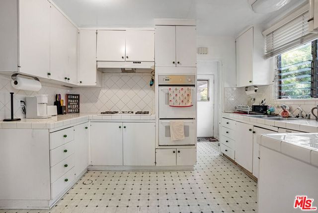 452 Smithwood Drive, Beverly Hills, CA 90212