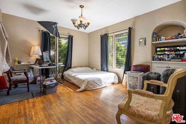 452 Smithwood Drive, Beverly Hills, CA 90212