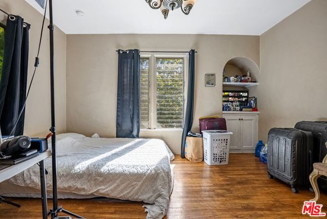 452 Smithwood Drive, Beverly Hills, CA 90212
