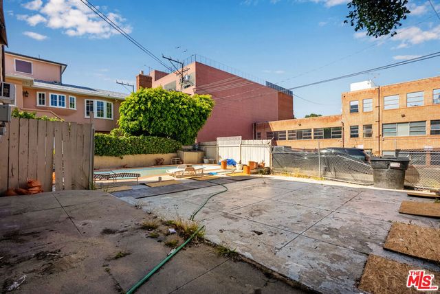 452 Smithwood Drive, Beverly Hills, CA 90212