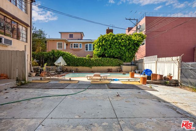 452 Smithwood Drive, Beverly Hills, CA 90212