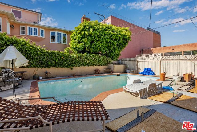 452 Smithwood Drive, Beverly Hills, CA 90212