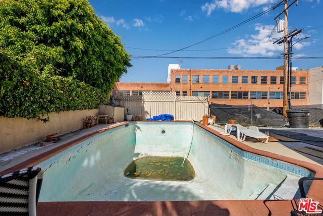452 Smithwood Drive, Beverly Hills, CA 90212