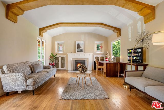 452 Smithwood Drive, Beverly Hills, CA 90212