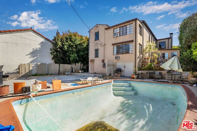452 Smithwood Drive, Beverly Hills, CA 90212