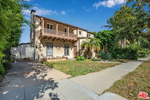 452 Smithwood Drive, Beverly Hills, CA 90212