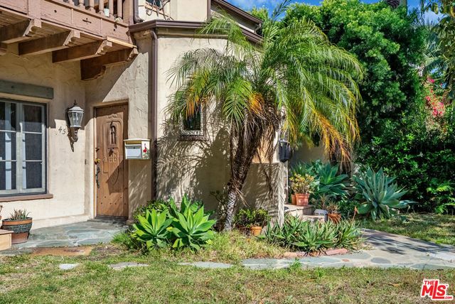452 Smithwood Drive, Beverly Hills, CA 90212