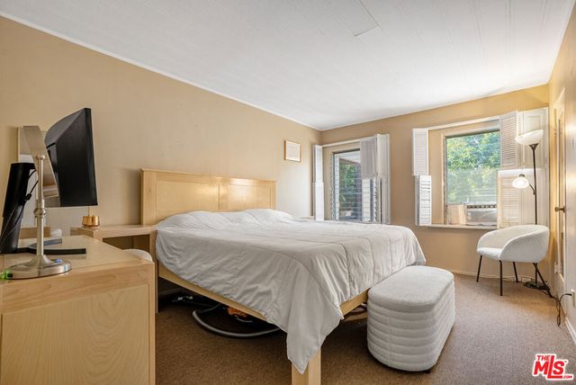 452 Smithwood Drive, Beverly Hills, CA 90212