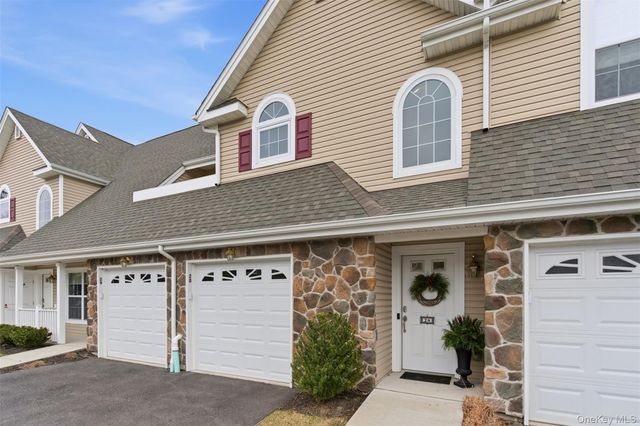 28 Steven Circle, Dix Hills, NY 11746