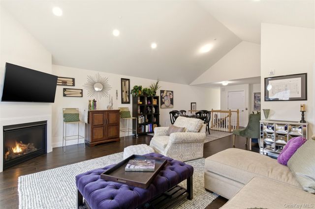 28 Steven Circle, Dix Hills, NY 11746