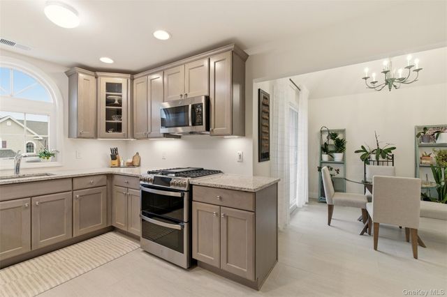 28 Steven Circle, Dix Hills, NY 11746