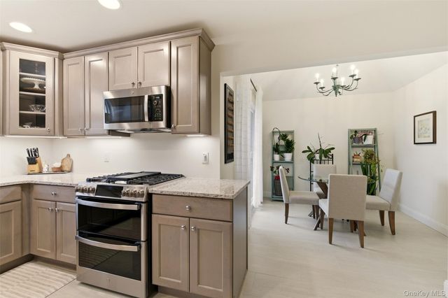 28 Steven Circle, Dix Hills, NY 11746