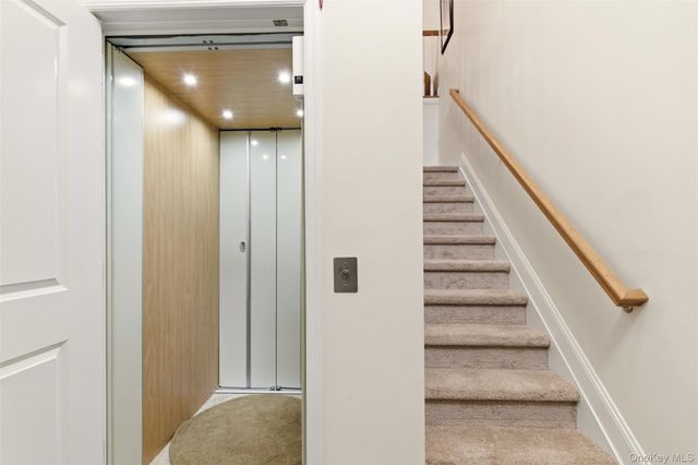 28 Steven Circle, Dix Hills, NY 11746