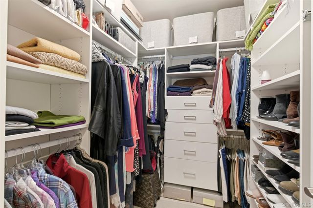 28 Steven Circle, Dix Hills, NY 11746