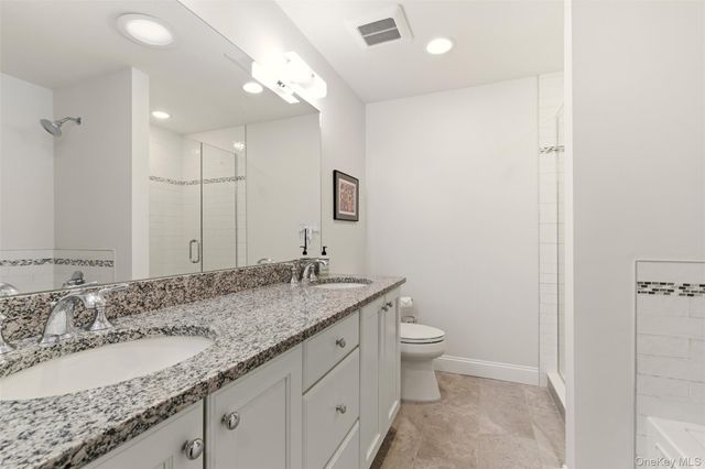 28 Steven Circle, Dix Hills, NY 11746