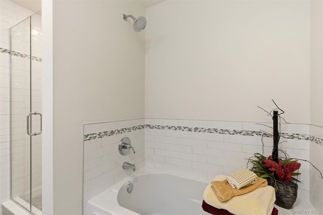 28 Steven Circle, Dix Hills, NY 11746