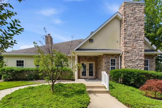 28 Steven Circle, Dix Hills, NY 11746