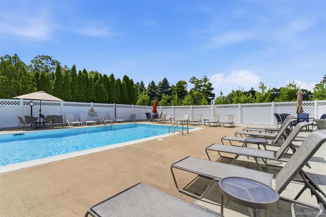 28 Steven Circle, Dix Hills, NY 11746