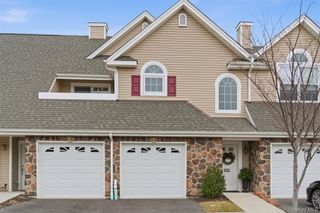 28 Steven Circle, Dix Hills, NY 11746