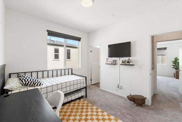 5212 Beachfront Cove St. 34, San Diego, CA 92154