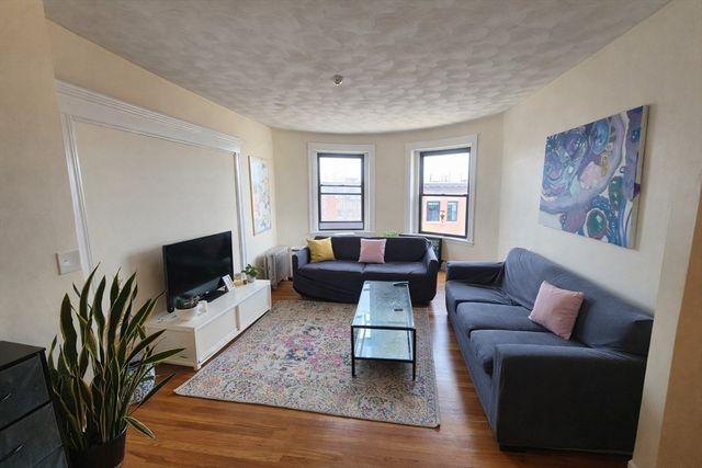 30 Claflin Rd 2, Brookline, MA 02445