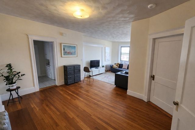 30 Claflin Rd 2, Brookline, MA 02445