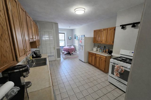 30 Claflin Rd 2, Brookline, MA 02445