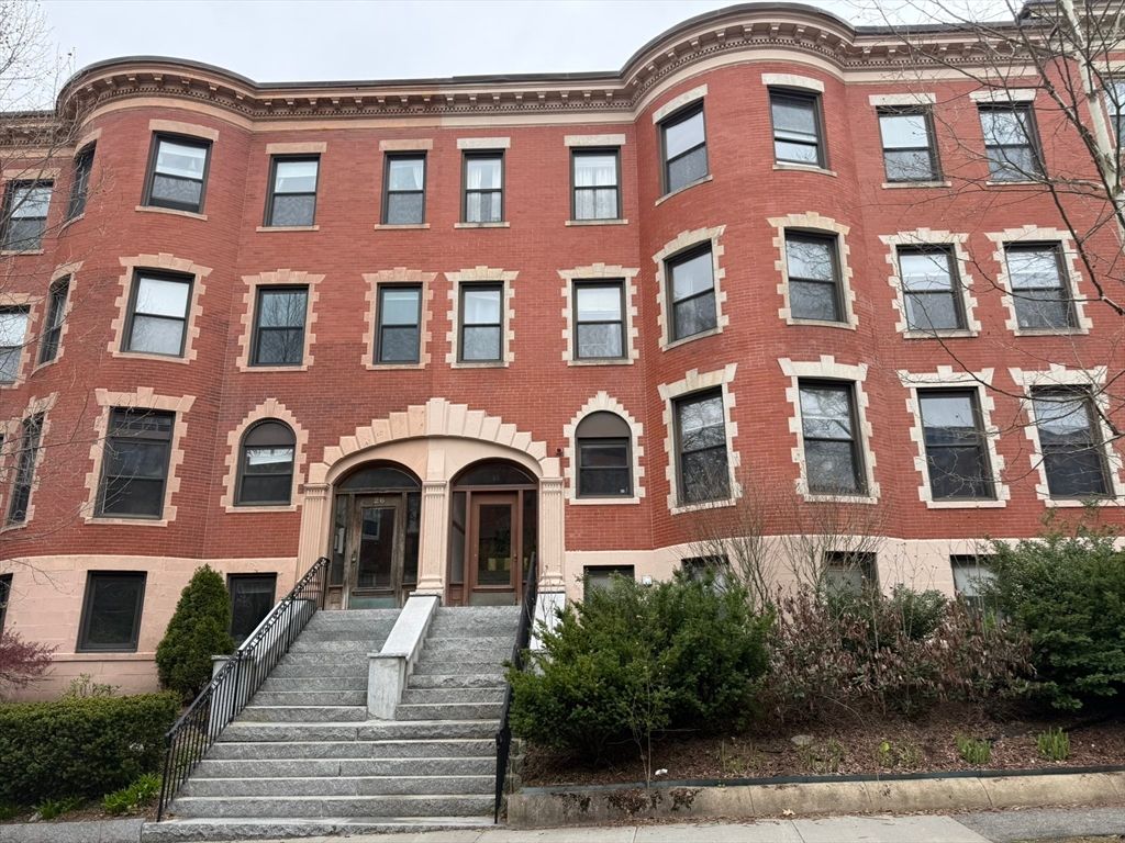 30 Claflin Rd 2, Brookline, MA 02445