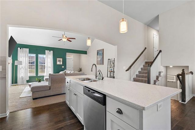 9504 N Lenox Place, Kansas City, MO 64154