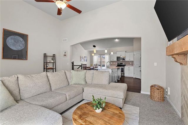 9504 N Lenox Place, Kansas City, MO 64154