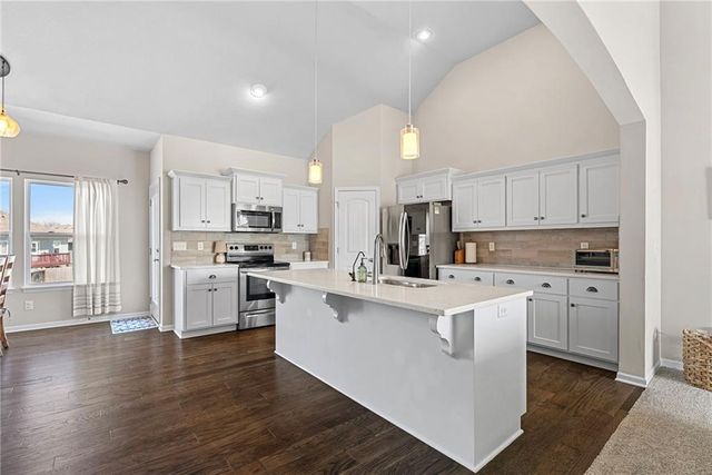 9504 N Lenox Place, Kansas City, MO 64154