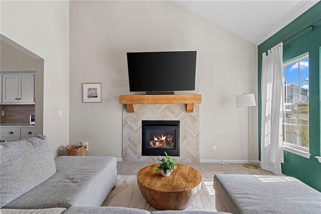 9504 N Lenox Place, Kansas City, MO 64154