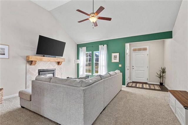 9504 N Lenox Place, Kansas City, MO 64154