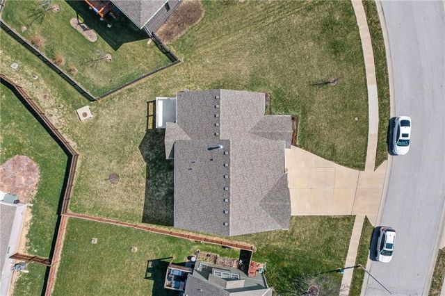 9504 N Lenox Place, Kansas City, MO 64154