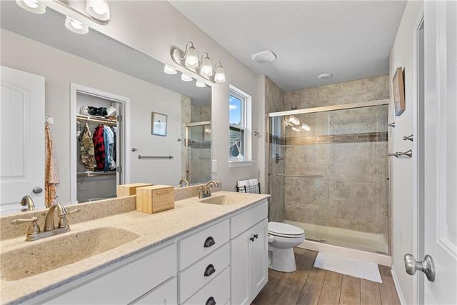 9504 N Lenox Place, Kansas City, MO 64154