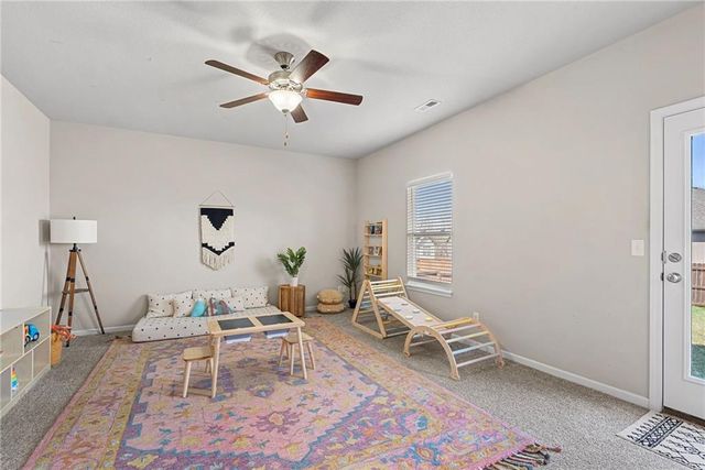 9504 N Lenox Place, Kansas City, MO 64154