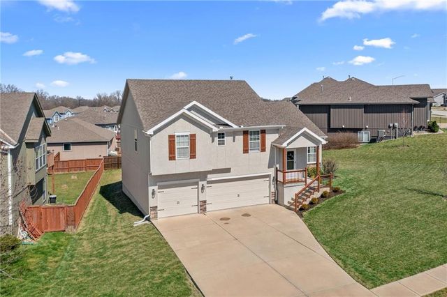 9504 N Lenox Place, Kansas City, MO 64154