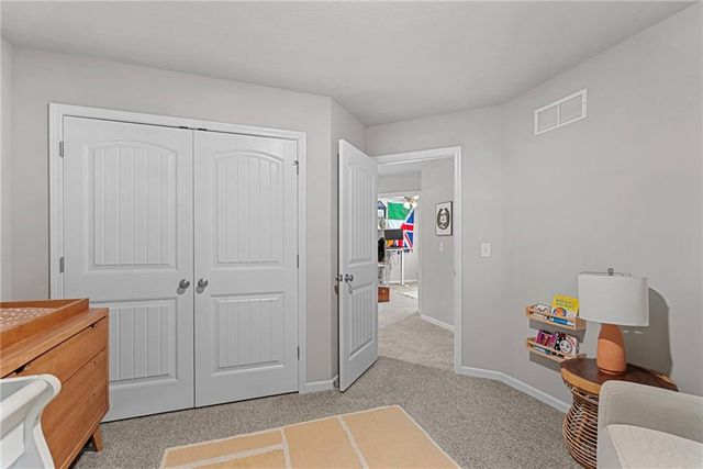 9504 N Lenox Place, Kansas City, MO 64154