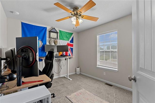 9504 N Lenox Place, Kansas City, MO 64154